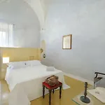 Pascaraymondo Palace