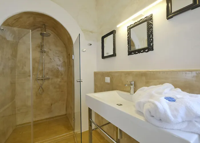 Pascaraymondo Palace