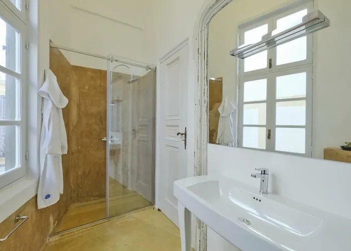 Pascaraymondo Palace